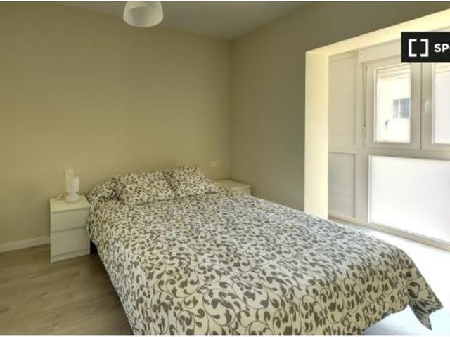 Se alquila habitación en piso de 2 habitaciones en Zaragoza