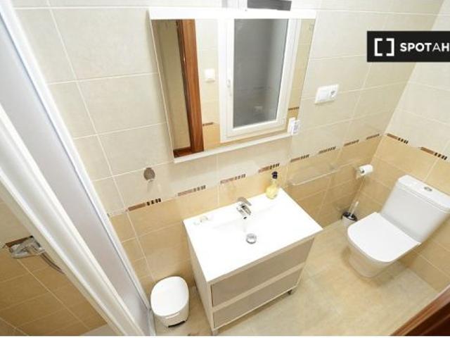 Se alquila habitación en piso de 2 habitaciones en Bilbao