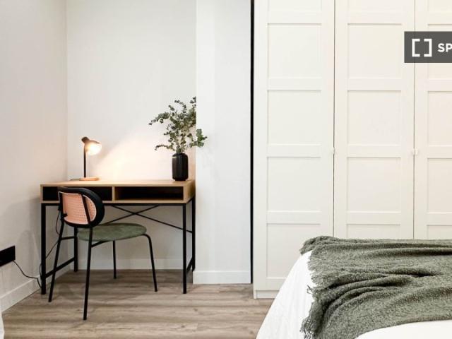 Se alquila habitación en piso de 3 dormitorios en Arganzuela, Madrid