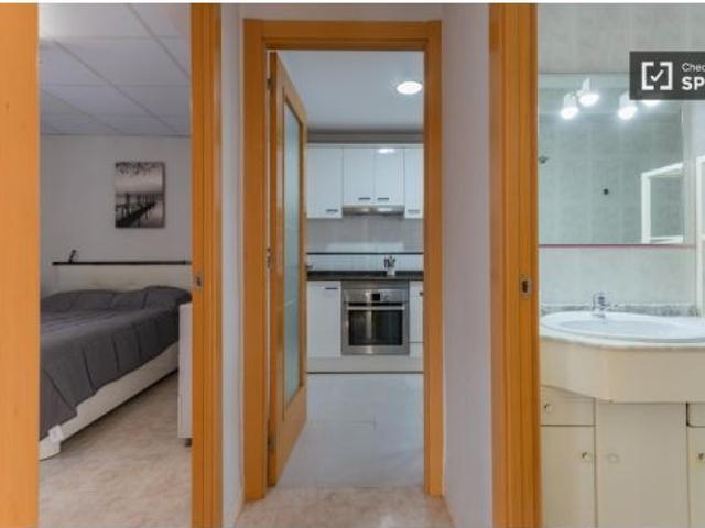 Se alquila habitación en piso de 3 dormitorios en Burjassot