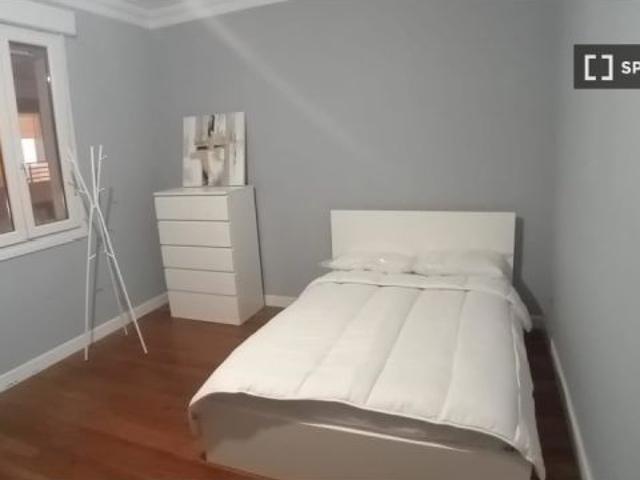 Se alquila habitación en piso de 3 dormitorios en Bilbao