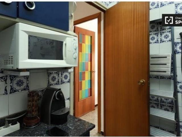 Se alquila habitación en piso de 3 dormitorios en Bordeta
