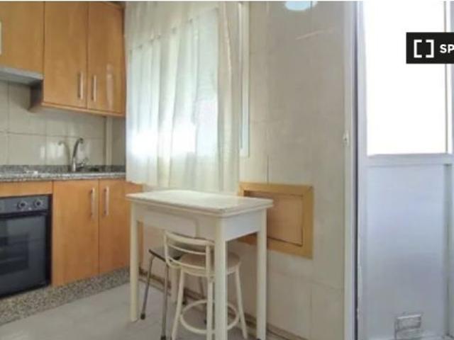 Se alquila habitación en piso de 3 dormitorios en Salamanca