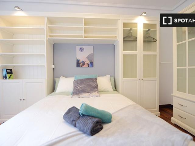 Se alquila habitación en piso de 3 dormitorios en Santutxu, Bilbao