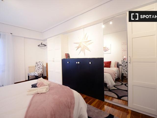 Se alquila habitación en piso de 3 dormitorios en Santutxu, Bilbao