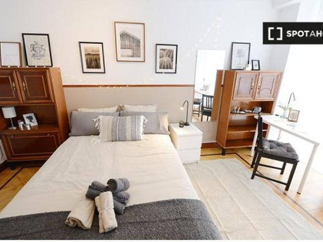 Se alquila habitación en piso de 3 dormitorios en Santutxu, Bilbao