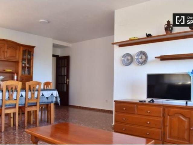 Se alquila habitación en piso de 3 dormitorios en valencia