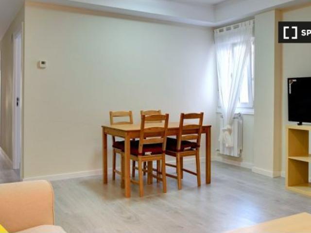 Se alquila habitación en piso de 3 habitaciones, centro de Zaragoza