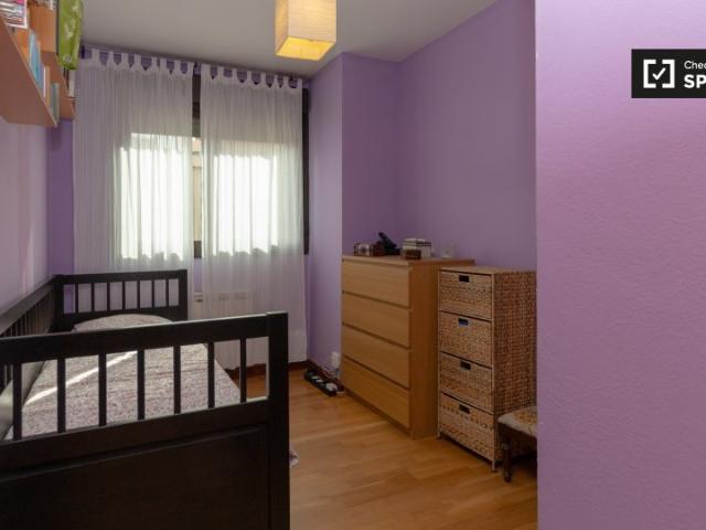 Se alquila habitación en piso de 3 habitaciones en Vicálvaro, Madrid