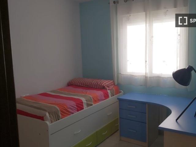 Se alquila habitación en piso de 3 habitaciones en Armilla, Granada
