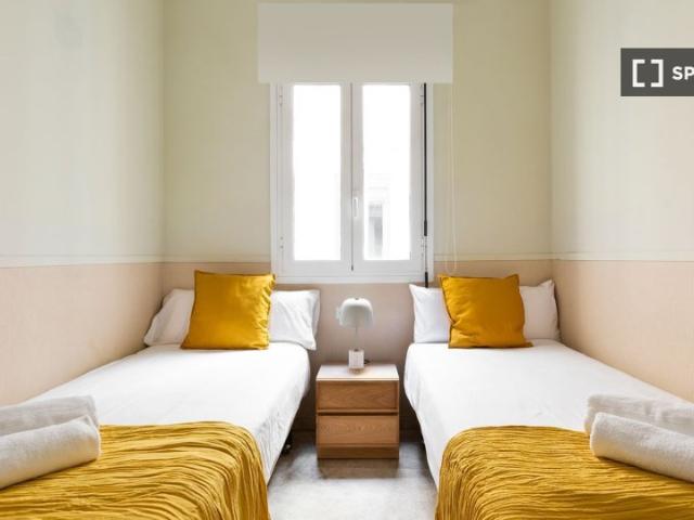 Se alquila habitación en piso de 3 habitaciones en Barcelona