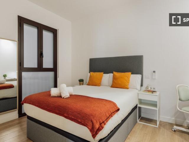 Se alquila habitación en piso de 3 habitaciones en Barcelona