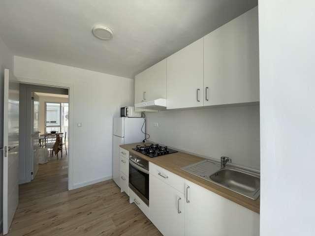 Se alquila habitación en piso de 3 habitaciones en Cádiz