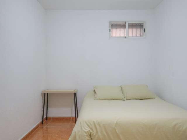 Se alquila habitación en piso de 3 habitaciones en Comillas, Madrid