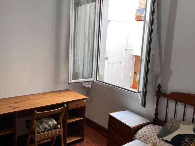 Se alquila habitación en piso de 3 habitaciones en Errekalde, Bilbao