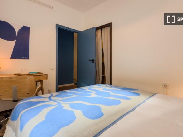 Se alquila habitación en piso de 3 habitaciones en Gràcia, Barcelona