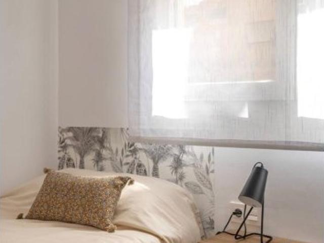 Se alquila habitación en piso de 3 habitaciones en Granada