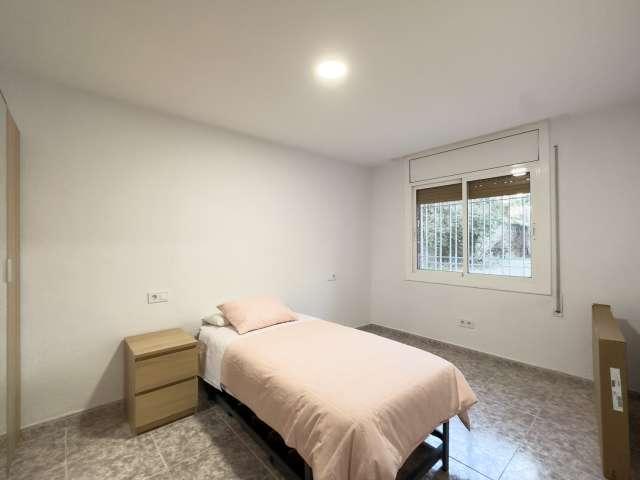Se alquila habitación en piso de 3 habitaciones en Horta, Barcelona
