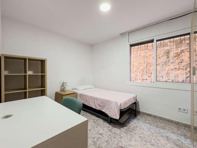 Se alquila habitación en piso de 3 habitaciones en Horta, Barcelona