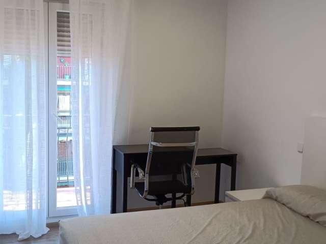 Se alquila habitación en piso de 3 habitaciones en Leganés, Madrid