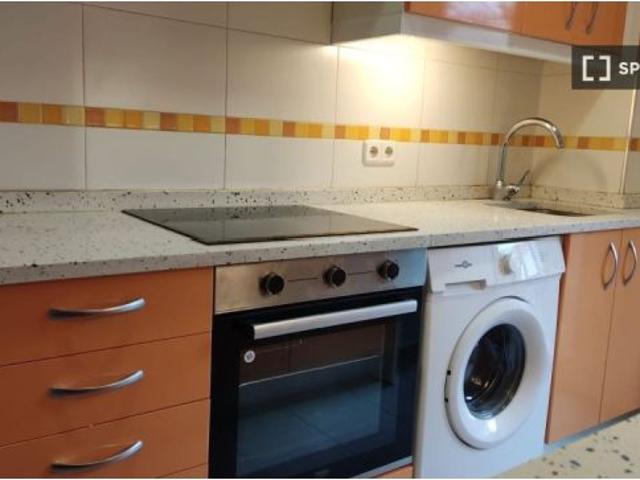 Se alquila habitación en piso de 3 habitaciones en Madrid
