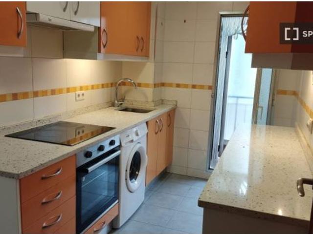 Se alquila habitación en piso de 3 habitaciones en Madrid