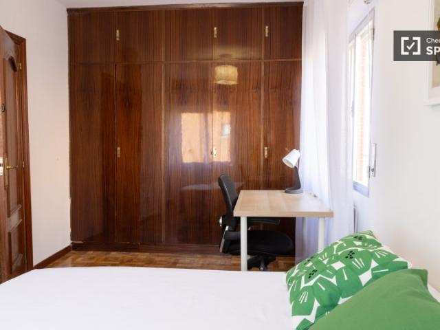 Se alquila habitación en piso de 3 habitaciones en Madrid