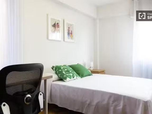 Se alquila habitación en piso de 3 habitaciones en Madrid