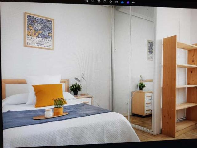 Se alquila habitación en piso de 3 habitaciones en Santander