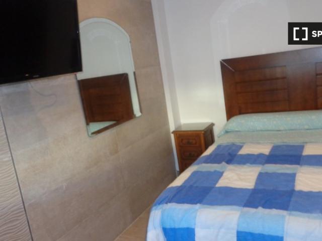 Se alquila habitación en piso de 3 habitaciones en Santander