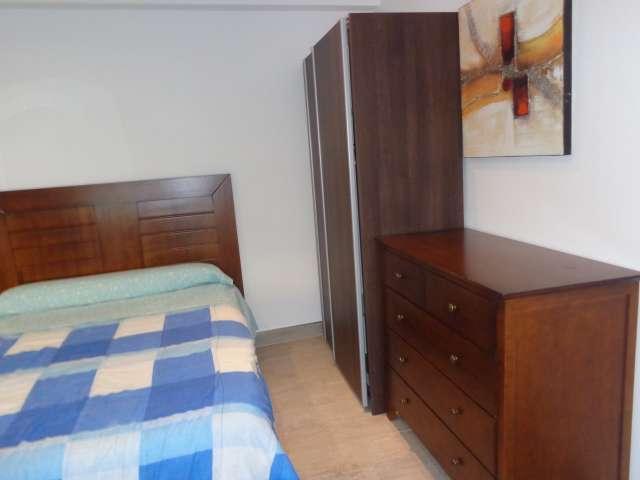 Se alquila habitación en piso de 3 habitaciones en Santander