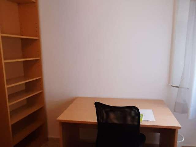 Se alquila habitación en piso de 3 habitaciones en San Pedro, Córdoba