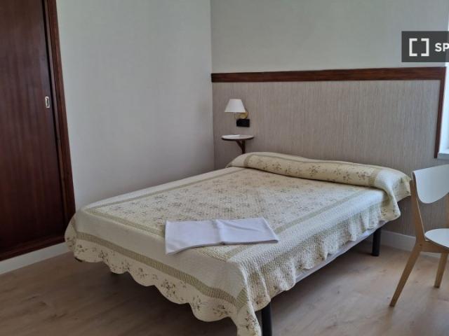Se alquila habitación en piso, El Coll d'en Rabassa