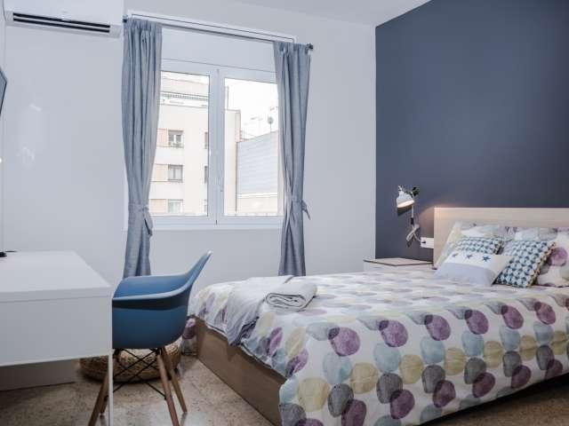 Se alquila habitación en piso en Eixample Dreta, Barcelona