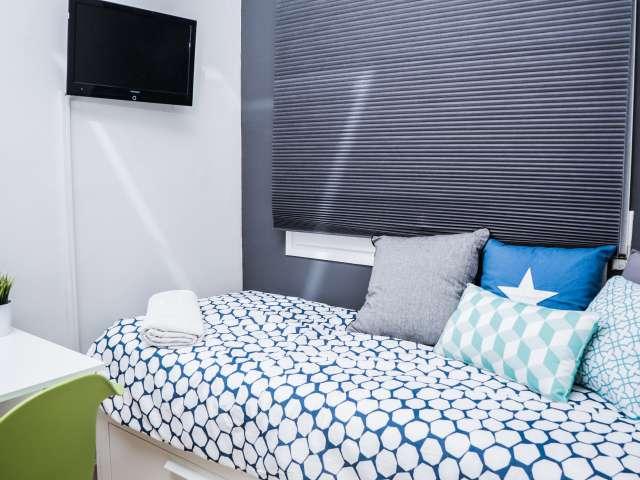 Se alquila habitación en piso en Eixample Dreta, Barcelona