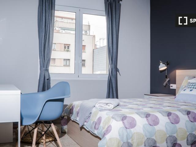 Se alquila habitación en piso en Eixample Dreta, Barcelona
