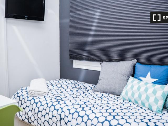 Se alquila habitación en piso en Eixample Dreta, Barcelona