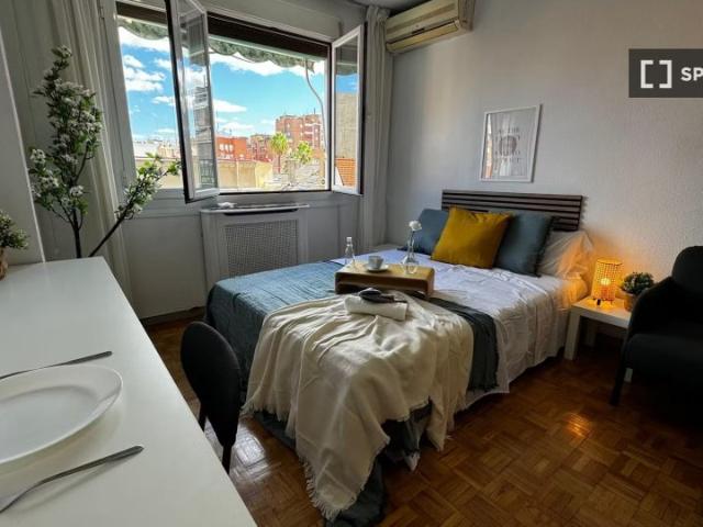 Se alquila habitación en precioso piso en Madrid