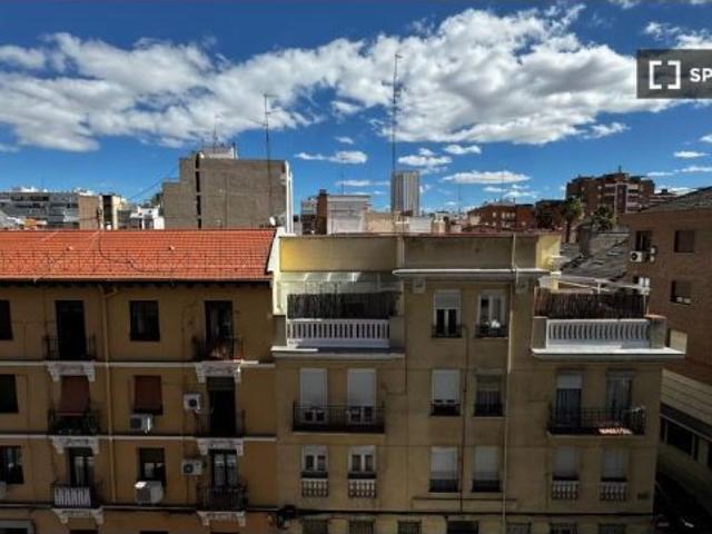Se alquila habitación en precioso piso en Madrid