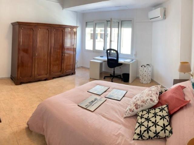 Se alquila habitación en Ronda de Levante