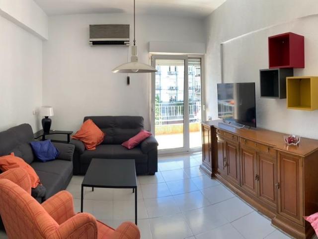 Se alquila habitación en Ronda de Levante