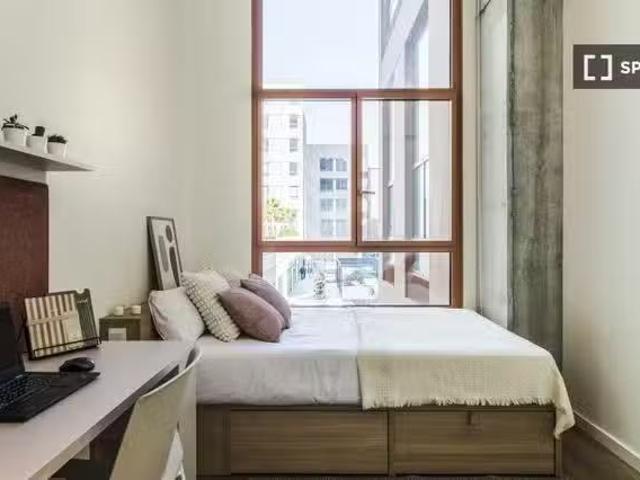 Se alquila habitación en residencia en Barcelona