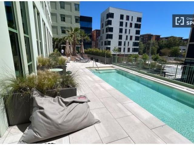 Se alquila habitación en residencia en Barcelona