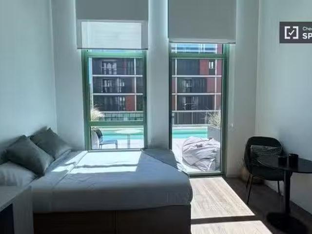 Se alquila habitación en residencia en Barcelona