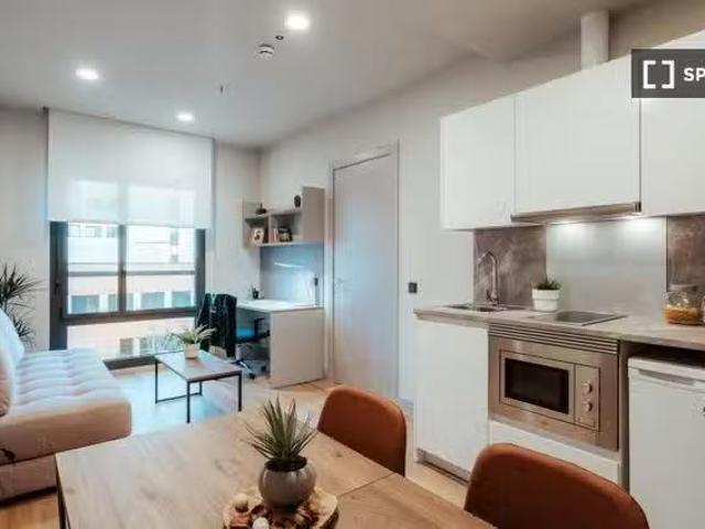 Se alquila habitación en residencia en Barcelona