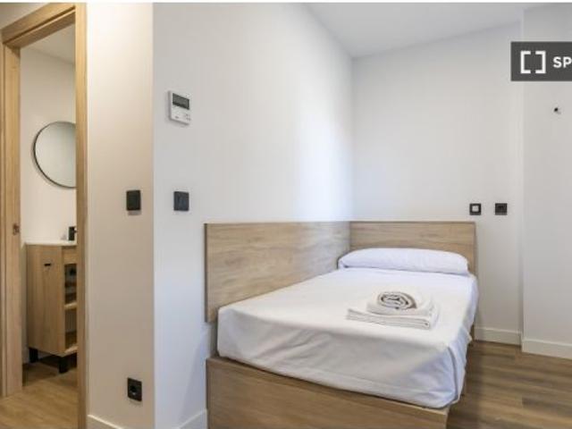 Se alquila habitación en residencia en Madrid