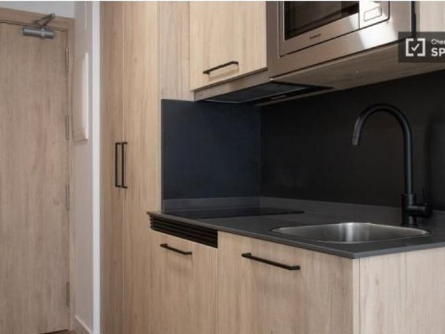 Se alquila habitación en residencia en Madrid