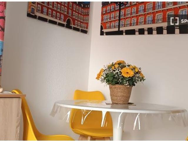 Se alquila habitación en un apartamento compartido de 3 habitaciones en San Diego. Todos los gastos