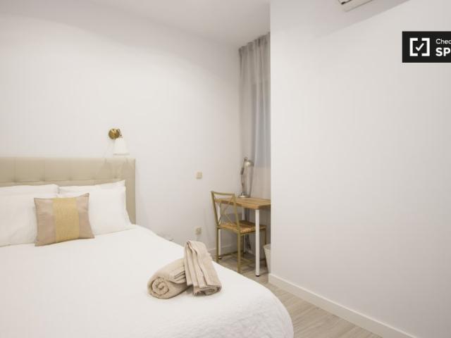 Se alquila habitación en un apartamento de 3 camas recientemente renovado en Goya