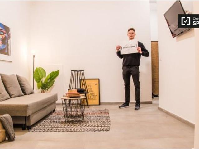 Se alquila habitación en un apartamento de 4 dormitorios en Camins al Grau